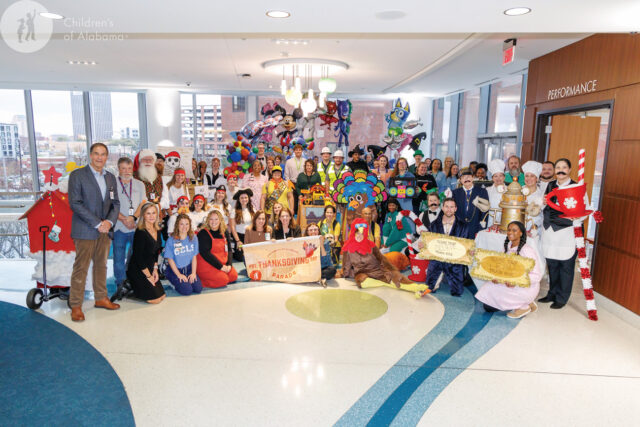 Desfile-previo-al-Dia-de-Accion-de-Gracias-para-los-pacientes-del-Childrens-of-Alabama Desfile previo al Día de Acción de Gracias para los pacientes del Children's of Alabama