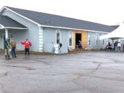 El primer comedor social de Northport alimenta a cientos en su primer día El primer comedor social de Northport alimenta a cientos en su primer día