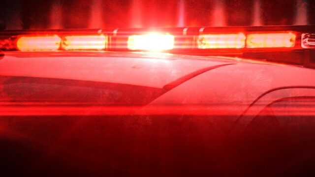 Equipos combaten incendio forestal en la montaña Howard Davis, condado de Cherokee