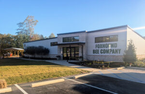 Foxhound Bee Company abre una nueva tienda de apicultura y centro educativo en Irondale Foxhound Bee Company abre una nueva tienda de apicultura y centro educativo en Irondale