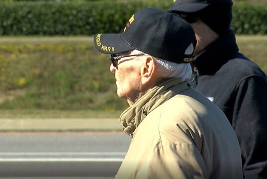 Gran asistencia al programa del Día de los Veteranos en Tuscaloosa Gran asistencia al programa del Día de los Veteranos en Tuscaloosa