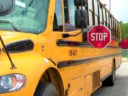 Hombre arrestado tras intentar subir a un autobús escolar en Hoover y agredir al conductor Hombre arrestado tras intentar subir a un autobús escolar en Hoover y agredir al conductor