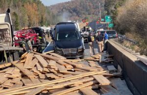 La I-65 reabrió tras un accidente múltiple con un camión que transportaba madera La I-65 reabrió tras un accidente múltiple con un camión que transportaba madera