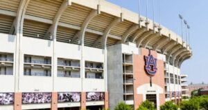 Los campistas se preparan para el gran día de fiesta previa al partido en el Iron Bowl Los campistas se preparan para el gran día de fiesta previa al partido en el Iron Bowl