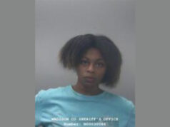 Mujer de Huntsville acusada de abuso infantil tras meter a un niño en un contenedor de basura Mujer de Huntsville acusada de abuso infantil tras meter a un niño en un contenedor de basura