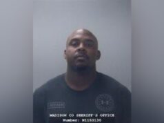 Oficial arrestado por robo y secuestro tras incidente en Acción de Gracias Oficial arrestado por robo y secuestro tras incidente en Acción de Gracias