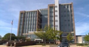 Trabajadores federales recibirán cheques de pago tras el fin del cierre del gobierno Trabajadores federales recibirán cheques de pago tras el fin del cierre del gobierno