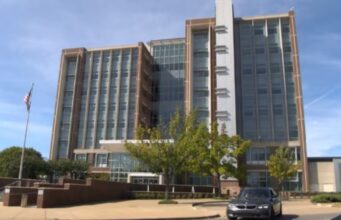 Trabajadores federales recibirán cheques de pago tras el fin del cierre del gobierno Trabajadores federales recibirán cheques de pago tras el fin del cierre del gobierno