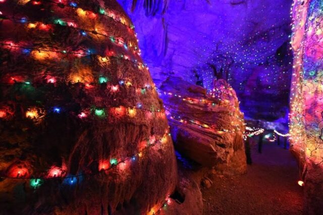 'Wonderland Under Warrior' vuelve a Rickwood Caverns para Navidad 2025