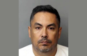 Agente migratorio fuera de servicio apuntó arma a menor, según video captado Agente migratorio fuera de servicio apuntó arma a menor, según video captado