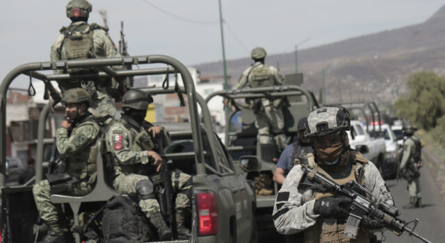 Arrestan cuatro personas con explosivos improvisados en México occidental Arrestan cuatro personas con explosivos improvisados en México occidental