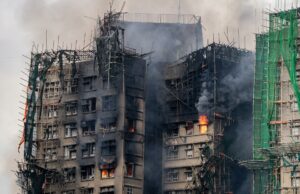 Aumentan a 44 muertos y 279 desaparecidos por peor incendio en Hong Kong Aumentan a 44 muertos y 279 desaparecidos por peor incendio en Hong Kong