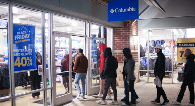 Black Friday llega a EE.UU. con incertidumbre económica y menor gasto consumidor Black Friday llega a EE.UU. con incertidumbre económica y menor gasto consumidor