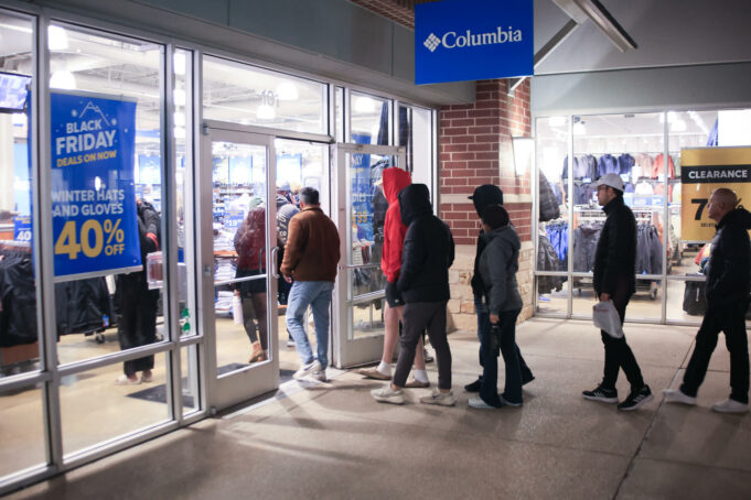 Black Friday llega a EE.UU. con incertidumbre económica y menor gasto consumidor Black Friday llega a EE.UU. con incertidumbre económica y menor gasto consumidor