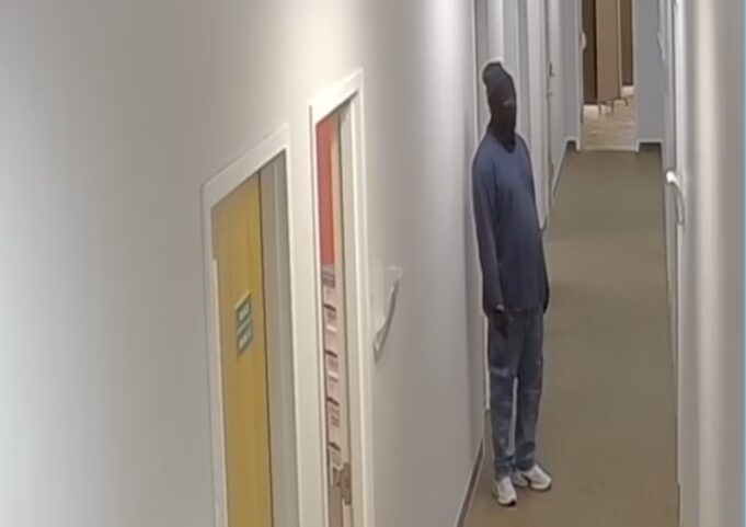 Buscan a sospechoso armado tras robar a miembros de una iglesia en Montgomery Buscan a sospechoso armado tras robar a miembros de una iglesia en Montgomery