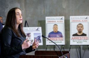 Casi 230 migrantes arrestados en Florida, se encuentran supuestos “criminales sexuales” Casi 230 migrantes arrestados en Florida, se encuentran supuestos "criminales sexuales"