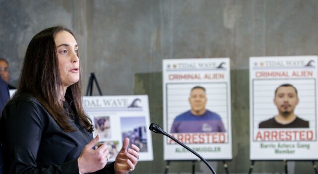 Casi 230 migrantes arrestados en Florida, se encuentran supuestos “criminales sexuales” Casi 230 migrantes arrestados en Florida, se encuentran supuestos "criminales sexuales"