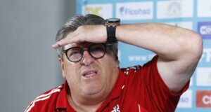 Herrera, técnico mexicano, es despedido de Costa Rica tras eliminación del Mundial Herrera, técnico mexicano, es despedido de Costa Rica tras eliminación del Mundial