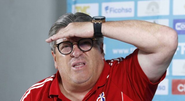 Herrera, técnico mexicano, es despedido de Costa Rica tras eliminación del Mundial Herrera, técnico mexicano, es despedido de Costa Rica tras eliminación del Mundial