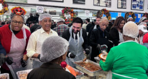 Mamdani reparte alimentos en Nueva York por el Día de Acción de Gracias Mamdani reparte alimentos en Nueva York por el Día de Acción de Gracias