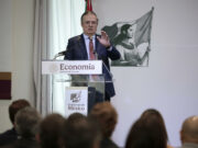 México lanza plan de $6.500 millones para impulsar sectores textil y de calzado México lanza plan de $6.500 millones para impulsar sectores textil y de calzado