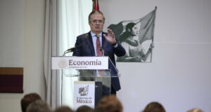 México lanza plan de $6.500 millones para impulsar sectores textil y de calzado México lanza plan de $6.500 millones para impulsar sectores textil y de calzado