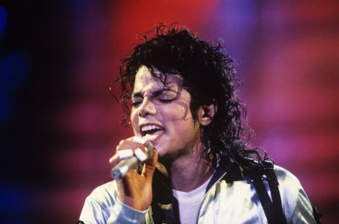 Michael Jackson hace historia en Hot 100 por seis décadas consecutivas Michael Jackson hace historia en Hot 100 por seis décadas consecutivas