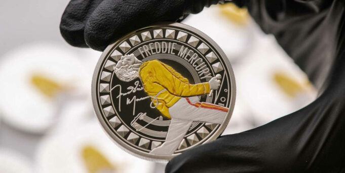 Moneda de Freddie Mercury lanzada por 40 aniversario de “Live Aid” Moneda de Freddie Mercury lanzada por 40 aniversario de "Live Aid"