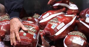 Precios de los comestibles para el Día de Acción de Gracias ligeramente más bajos este año Precios de los comestibles para el Día de Acción de Gracias ligeramente más bajos este año