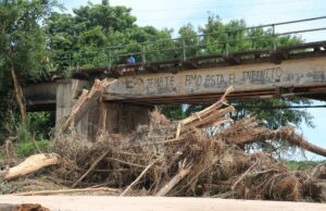 Rodrigo Paz destina 380,000 dólares bolivianos para atender desastres causados por lluvias Rodrigo Paz destina 380,000 dólares bolivianos para atender desastres causados por lluvias