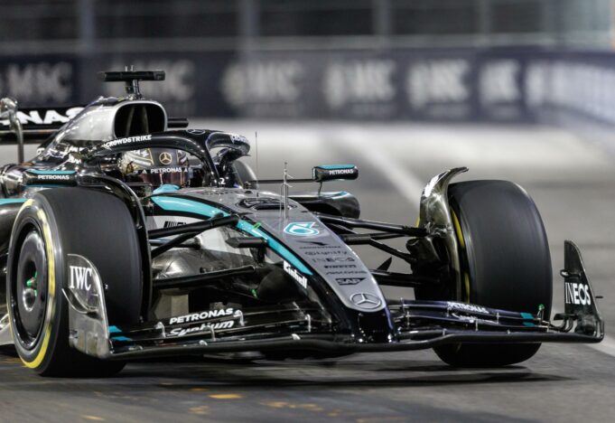 Russell lidera la tercera sesión con humedad e incertidumbre en la pista Russell lidera la tercera sesión con humedad e incertidumbre en la pista