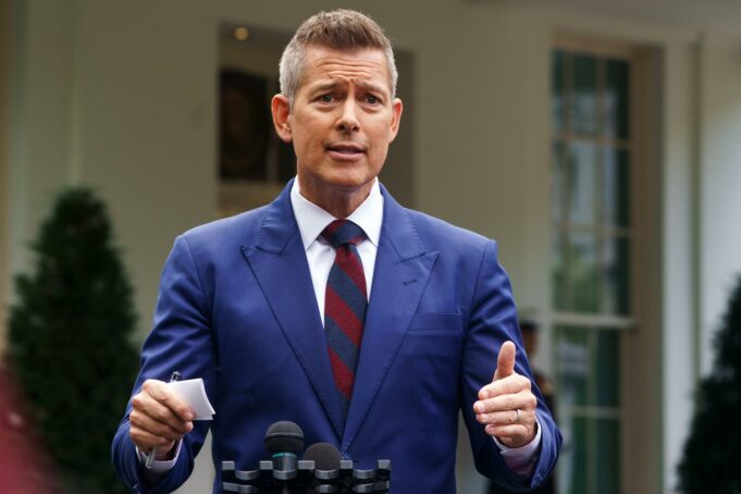 Trump amenaza con medidas contra controladores aéreos por ausentismo Trump amenaza con medidas contra controladores aéreos por ausentismo