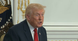 Trump descalificó a reportera con el término “estúpida” por su pregunta sobre culpar a Biden del tiroteo Trump descalificó a reportera con el término "estúpida" por su pregunta sobre culpar a Biden del tiroteo