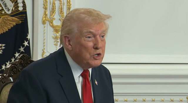 Trump descalificó a reportera con el término “estúpida” por su pregunta sobre culpar a Biden del tiroteo Trump descalificó a reportera con el término "estúpida" por su pregunta sobre culpar a Biden del tiroteo