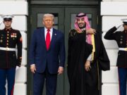 Trump recibe al príncipe saudí en la Casa Blanca con cazas y honores máximos Trump recibe al príncipe saudí en la Casa Blanca con cazas y honores máximos