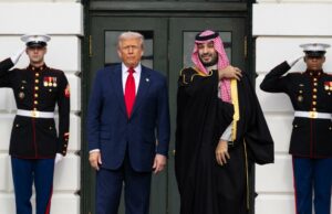 Trump recibe al príncipe saudí en la Casa Blanca con cazas y honores máximos Trump recibe al príncipe saudí en la Casa Blanca con cazas y honores máximos