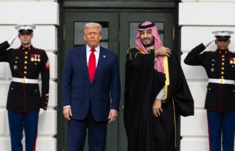 Trump recibe al príncipe saudí en la Casa Blanca con cazas y honores máximos Trump recibe al príncipe saudí en la Casa Blanca con cazas y honores máximos