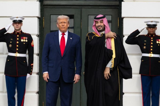 Trump recibe al príncipe saudí en la Casa Blanca con cazas y honores máximos Trump recibe al príncipe saudí en la Casa Blanca con cazas y honores máximos