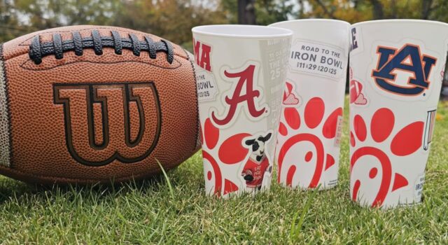 Vasos “Camino al Iron Bowl” de edición limitada disponibles en Chick-fil-A de Birmingham Vasos "Camino al Iron Bowl" de edición limitada disponibles en Chick-fil-A de Birmingham