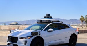 Waymo comienza a transportar pasajeros en autopistas con vehículos completamente autónomos Waymo comienza a transportar pasajeros en autopistas con vehículos completamente autónomos