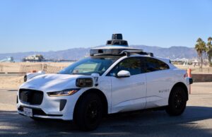 Waymo comienza a transportar pasajeros en autopistas con vehículos completamente autónomos Waymo comienza a transportar pasajeros en autopistas con vehículos completamente autónomos