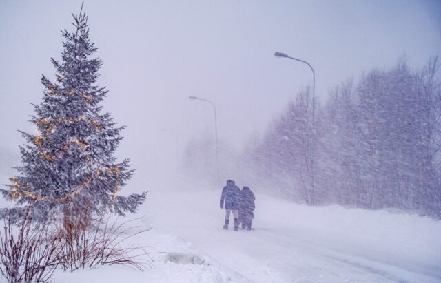 EEUU termina 2025 bajo una potente tormenta de nieve y lluvia helada