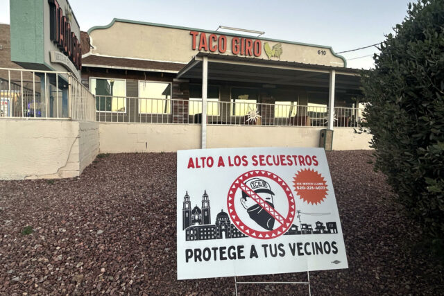 Redadas golpean negocios hispanos en EEUU y los deja sin trabajadores y con costos legales Redadas masivas asfixian negocios hispanos en Estados Unidos