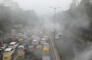 Niebla mezclada con esmog tóxico reduce drásticamente la visibilidad en Nueva Delhi Niebla mezclada con esmog tóxico reduce drásticamente la visibilidad en Nueva Delhi