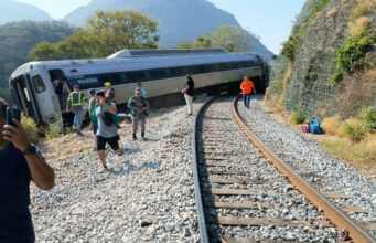 Tragedia en México por trece muertos y casi cien heridos tras descarrilamiento ferroviario Tragedia en México por trece muertos y casi cien heridos tras descarrilamiento ferroviario