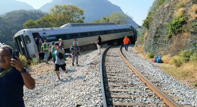 Tragedia en México por trece muertos y casi cien heridos tras descarrilamiento ferroviario Tragedia en México por trece muertos y casi cien heridos tras descarrilamiento ferroviario