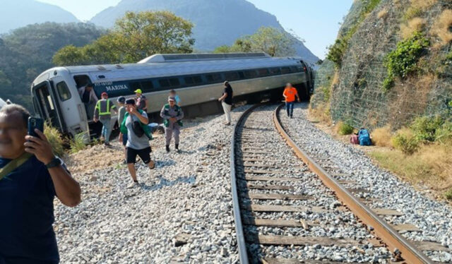 Al menos 13 muertos y 98 heridos tras descarrilamiento del tren Interoceánico en México Tragedia en México por trece muertos y casi cien heridos tras descarrilamiento ferroviario