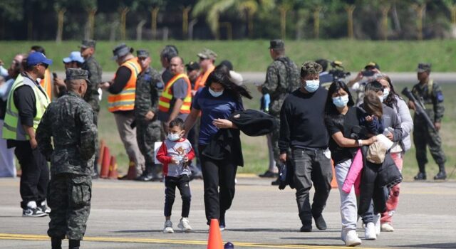 Unos doscientos mil latinoamericanos fueron deportados en un periodo de diez meses Unos doscientos mil latinoamericanos fueron deportados en un periodo de diez meses