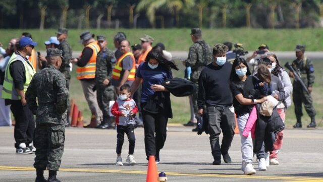 Unos doscientos mil latinoamericanos fueron deportados en un periodo de diez meses Unos doscientos mil latinoamericanos fueron deportados en un periodo de diez meses