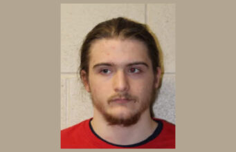 Adolescente de Athens acusado de terrorismo e intento de asesinato por complot escolar Adolescente de Athens acusado de terrorismo e intento de asesinato por complot escolar